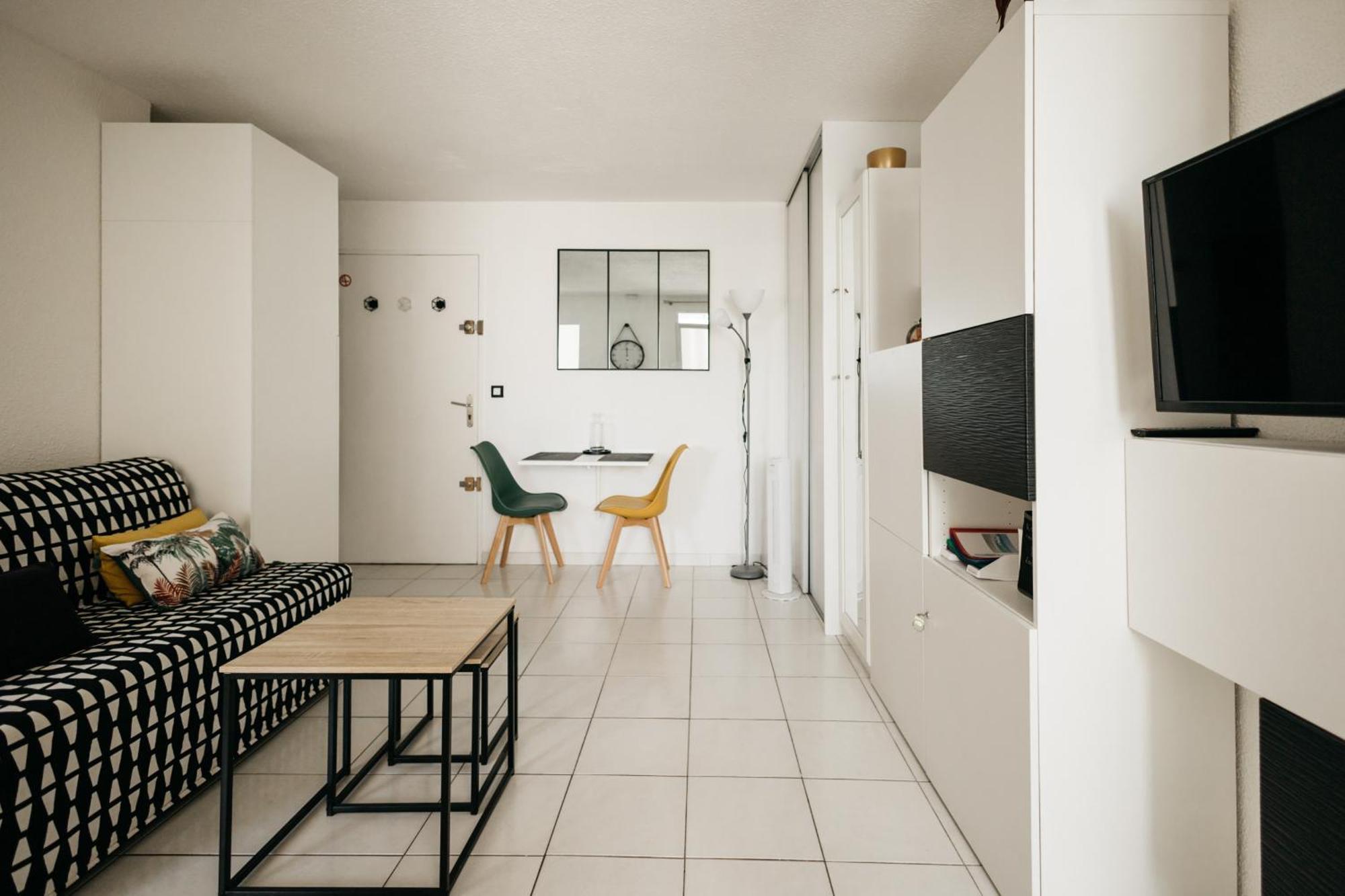 Cosy T1, A 10 Minutes A Pieds Des Plages Frejus Exterior photo