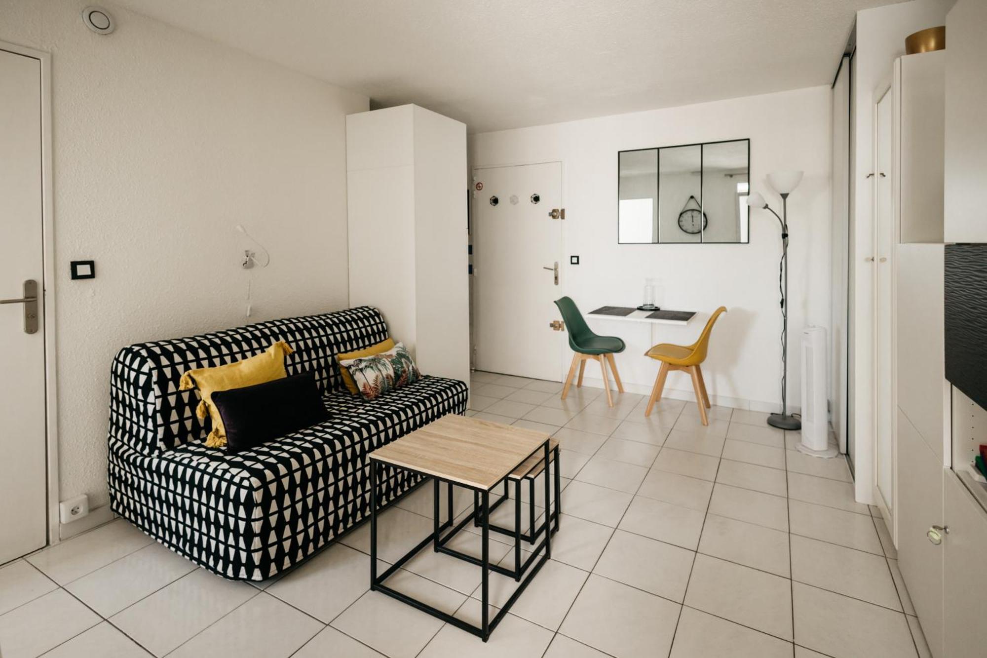 Cosy T1, A 10 Minutes A Pieds Des Plages Frejus Exterior photo